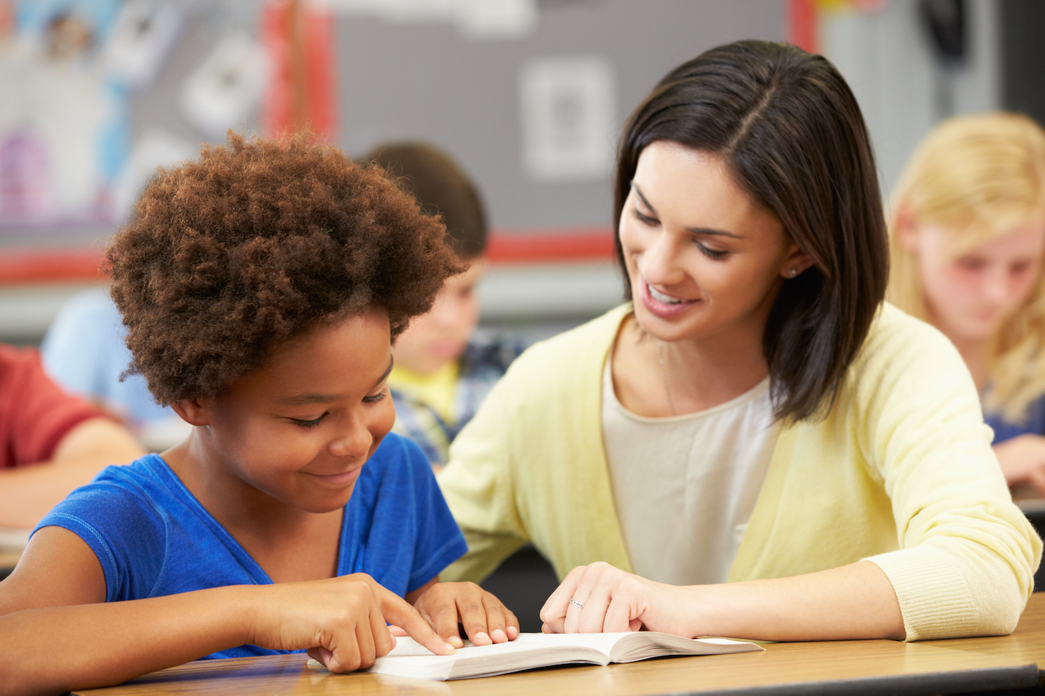 Teacher collaborating with student